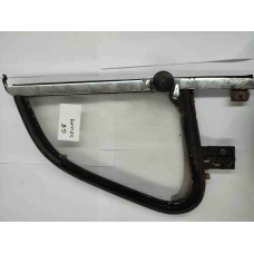 UZ Szyba trójkątna uchylna prawa kompletna z ramką Garbus 8/67- (SZ019)