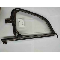 UZ Szyba trójkątna uchylna prawa kompletna z ramką Garbus 8/67- (SZ020)