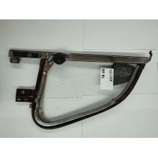 UZ Szyba trójkątna uchylna prawa kompletna z ramką Garbus 8/67- (SZ028)