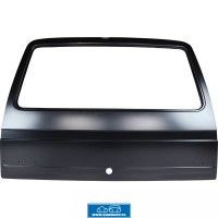 Klapa tylna, wersja z dużym zamkiem. Otwory na emblematy po obu stronach