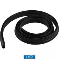 Uszczelka pomiędzy maską a panelem włazu